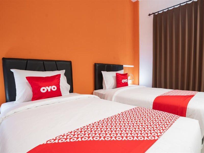 Готель Oyo Flagship 1575 Urban 18 Сурабая Екстер'єр фото